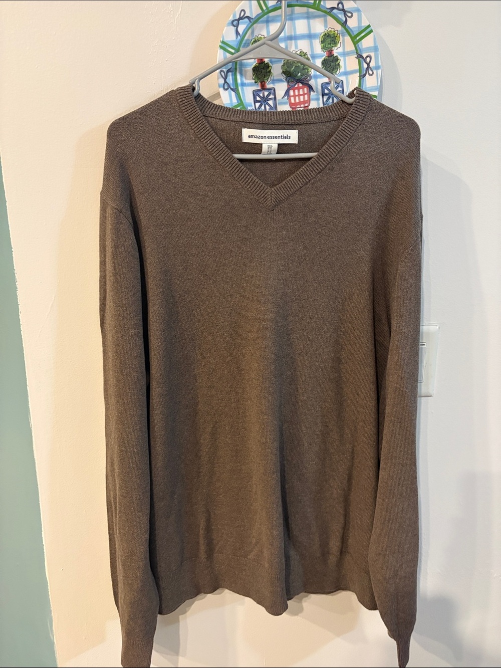 NWT AMAZON BRAND CAMEL COLORED MENS V NECK SWEATER